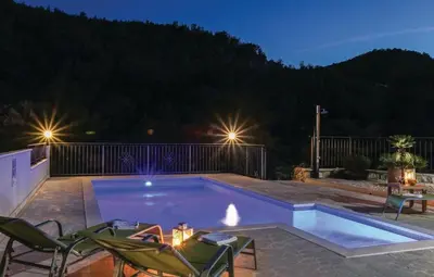 Bazen u objektu Holiday home Jelena with private pool ili u blizini