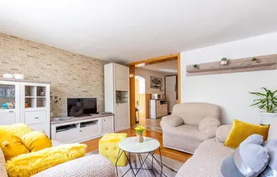 TV i/ili zabavni centar u objektu Holiday home Jelena with private pool