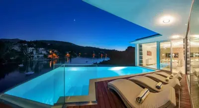 Bazen u objektu Modern Adriatic Sea View Villa With Table Tennis ili u blizini