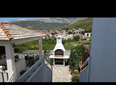 Pogled na planine ili pogled na planine iz vila