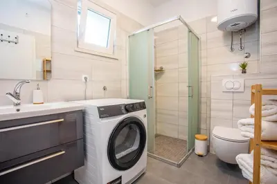 Kupaonica u objektu Holiday House Amaris, 20m from sea with parking, 6 pax