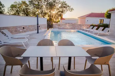 Bazen u objektu Summer Breeze ili u blizini
