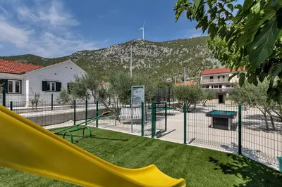 Pogled na planine ili pogled na planine iz vila