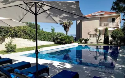 Bazen u objektu Apartments in Podstire - Insel Brac 42460 ili u blizini