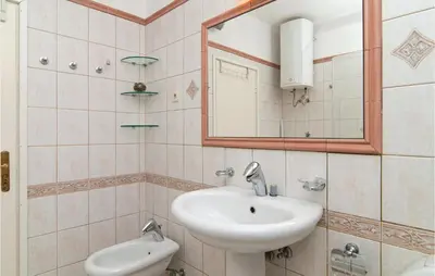 Kupaonica u objektu Holiday Home Supetar 98 With Game Room