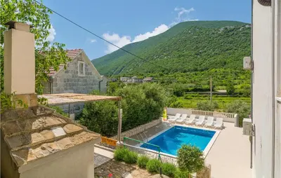 Pogled na planine ili pogled na planine iz vikendica