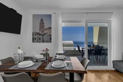 TV i/ili zabavni centar u objektu Luxury and modern apartment with sea view and garage
