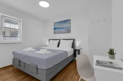 Krevet ili kreveti u jedinici u objektu Luxurious And Bright Apartment With Sea And Mountain View