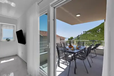 Pogled na planine ili pogled na planine iz apartmana