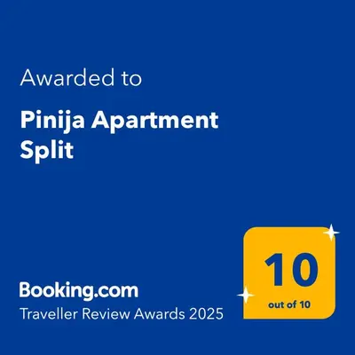 Certifikat, nagrada, logo ili neki drugi dokument izložen u objektu Pinia Apartment Split