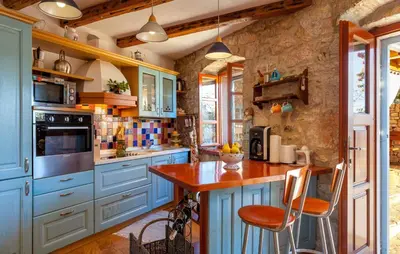 Kuhinja ili čajna kuhinja u objektu Villa Vicina - Historic Stone Villa with Pool & Sea Views I Milna