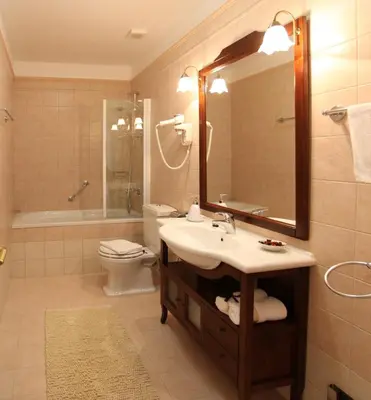 Kupaonica u objektu Villa Mir Vami - Heated Pool, Sea Views & Beach 100m I Brač Island