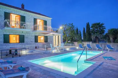 Bazen u objektu Villa Vjeka Cozy Family Retreat with Heated Pool, Brač Island ili u blizini