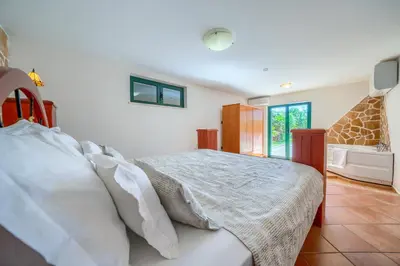 Krevet ili kreveti u jedinici u objektu Villa Rasotica Relaxing Villa with Heated Pool, Perfect for Families