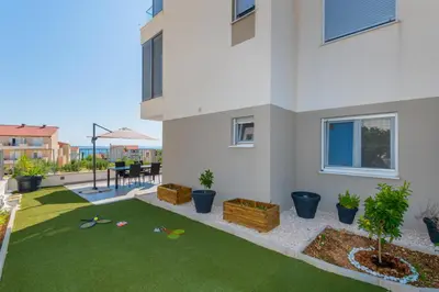 Vrt u objektu Adriatic Split beach apartment with sea view and garden