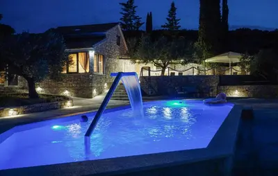 Bazen u objektu Amazing Home In Postira ili u blizini