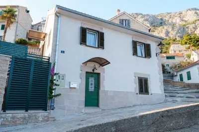 Pogled na planine ili pogled na planine iz vikendica