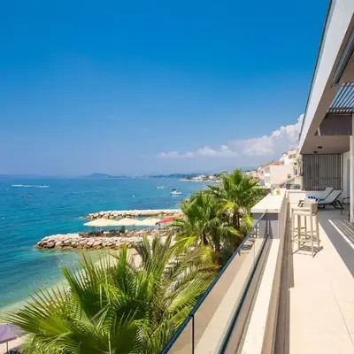 Paoma Beach Penthouse Suite with jacuzzi