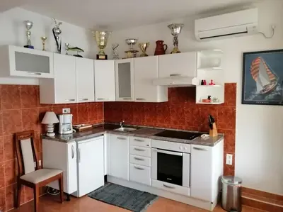 Kuhinja ili čajna kuhinja u objektu Studio apartment Milna, Hvar Buratovic