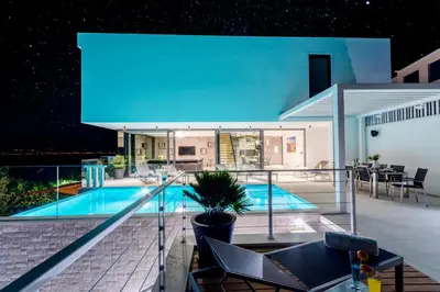 Bazen u objektu Luxury 