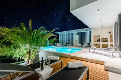 Bazen u objektu Luxury Villa Complex 