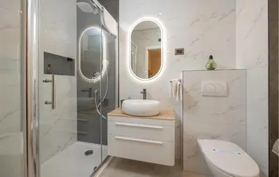 Kupaonica u objektu Stunning Apartment In Podstrana