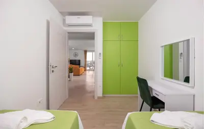 Krevet ili kreveti u jedinici u objektu 2 Bedroom Nice Apartment In Podstrana