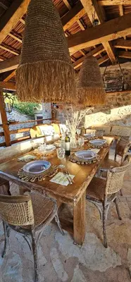 Restoran ili neka druga zalogajnica u objektu Hvar Stone Villa with pool