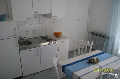 Kuhinja ili čajna kuhinja u objektu Apartments Jure with Sea View