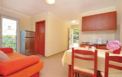 Kuhinja ili čajna kuhinja u objektu Apartment Mimice With Sea View 381