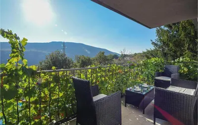 Pogled na planine ili pogled na planine iz vikendica