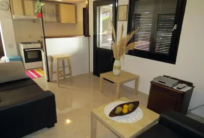 Kuhinja ili čajna kuhinja u objektu House Tia