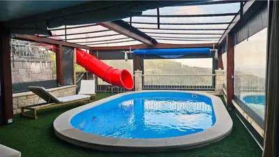Bazen u objektu Holiday Home Gustirna ili u blizini