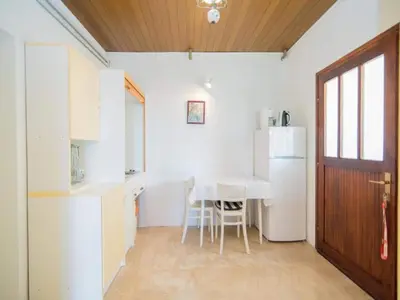 Kuhinja ili čajna kuhinja u objektu Apartments Veve - Superior Studio Apartment with Terrace Sea View Vesna ST