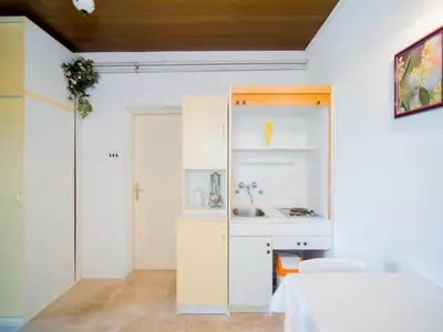Kuhinja ili čajna kuhinja u objektu Apartments Veve - Superior Studio Apartment with Terrace Sea View Vesna ST