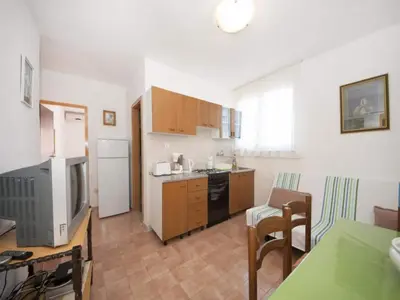 Kuhinja ili čajna kuhinja u objektu Apartments Mira -One Bedroom Apartment with Terrace and Sea View A1