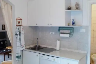 Kuhinja ili čajna kuhinja u objektu Apartment Agata - Two Bedroom Apartment with Terrace and Sea View ST