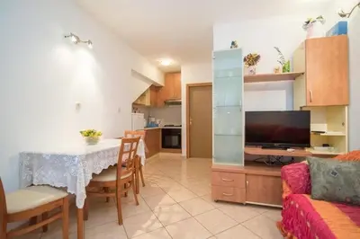 Kuhinja ili čajna kuhinja u objektu Apartments Longo - One Bedroom Apartment with Terrace, A2 - ST