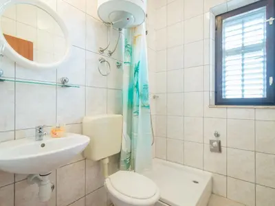 Kupaonica u objektu Apartments Neva- Two Bedroom Apartment with Balcony 4R