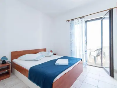 Krevet ili kreveti u jedinici u objektu Apartments Neva- Two Bedroom Apartment with Balcony 4R