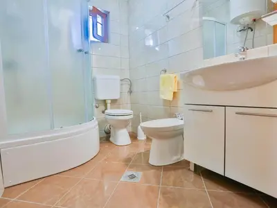 Kupaonica u objektu Apartments Lenka - Two Bedroom Apartment with Garden Terrace A4
