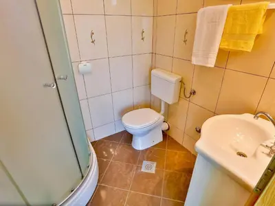 Kupaonica u objektu Apartments Lenka - Two Bedroom Apartment with Garden Terrace A4