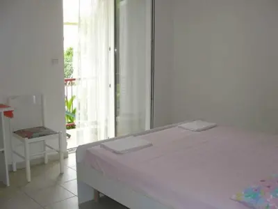 Krevet ili kreveti u jedinici u objektu Apartments Boguvila - One-Bedroom Apartment with Terrace A3 - ST