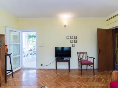 TV i/ili zabavni centar u objektu Apartments Mare- Comfort Two Bedroom Apartment with Terrace A1 ST