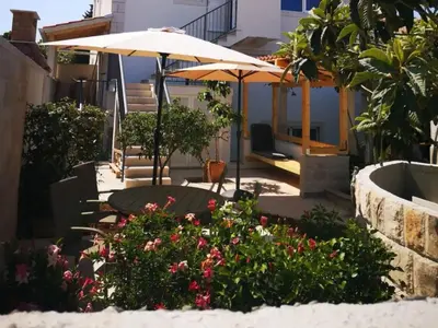 Vrt u objektu Apartments Natasa- One Bedroom Apartment with Terrace A2 - ST