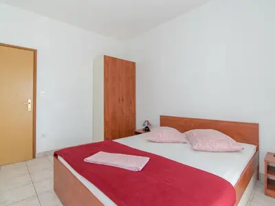 Krevet ili kreveti u jedinici u objektu Apartments Neva- Standard Two Bedroom Apartment with Terrace and Sea View 4Z
