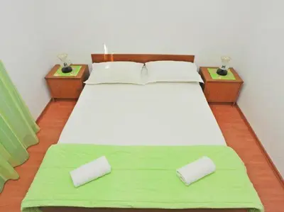 Krevet ili kreveti u jedinici u objektu Apartments Lenka - One Bedroom Apartment with Balcony and garden View A2