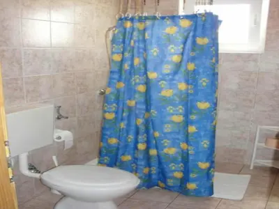 Kupaonica u objektu Apartments Boguvila - Two-Bedroom Economy Apartment with Terrace A5 - ST