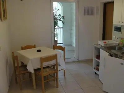 Kuhinja ili čajna kuhinja u objektu Apartments Boguvila - Two-Bedroom Economy Apartment with Terrace A5 - ST