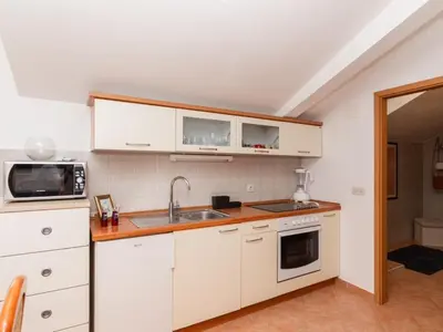 Kuhinja ili čajna kuhinja u objektu Apartments Roda - Standard One Bedroom Apartment with Terrace Helena - ST